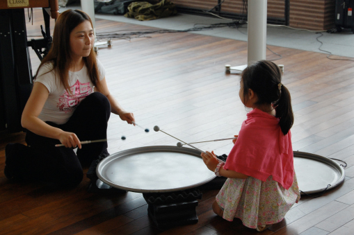 加藤訓子リズムワークショップ 『空き缶オーケストラ』