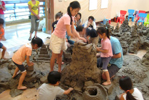 藤井志帆「粘土であそぶ−大きなふねと広いうみ−」