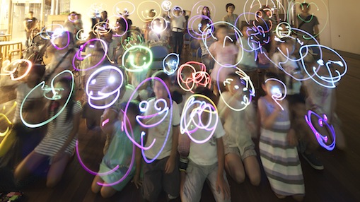 「ひかりで描くピカピカ マンガをつくろう！」