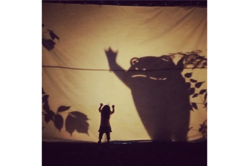 川村耕平斎とトンチの影絵と音楽