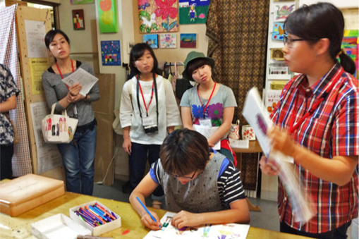 【募集】アートに取り組む福祉施設の現場をたずねる 見学バスツアー