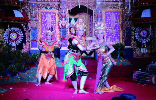 バリ島のガムラン音楽と踊り 舞踊劇「ラマヤナ物語」