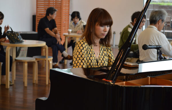 海辺のランチ・ピアノライブ　上野山 英里