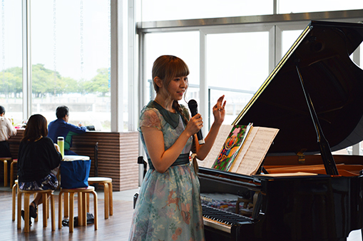 海辺のランチ・ピアノライブ辻尾奈々