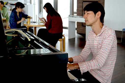 海辺のランチ・ピアノライブ重松壮一郎