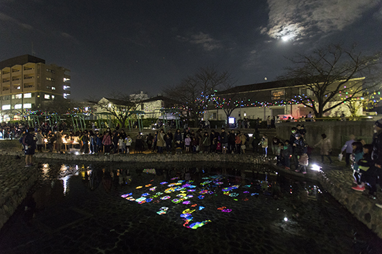 スマートイルミネーションいずみ光の森のナイトピクニック