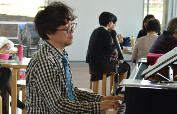 海辺のランチ・ピアノライブ　永見行崇