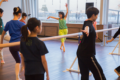 安藤洋子 ダンスワークショップ「フォーサイス作品を学ぶ」