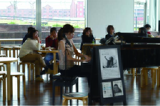 海辺のランチ・ピアノライブ　渡辺まこみ