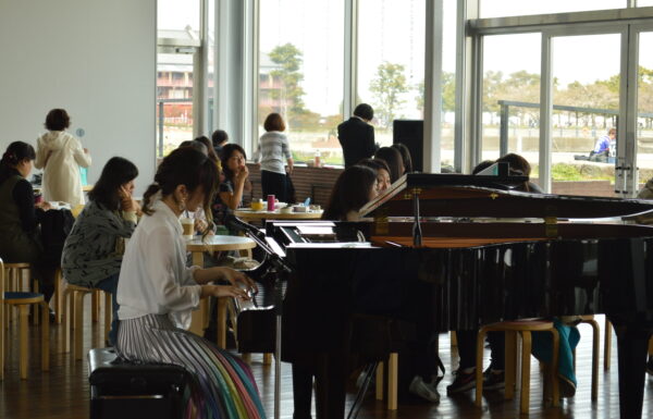 海辺のランチ・ピアノライブ