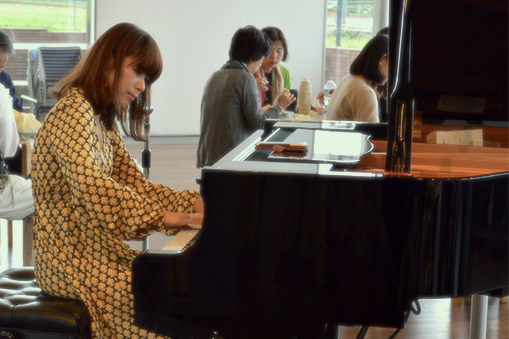 海辺のランチ・ピアノライブ  上野山英里